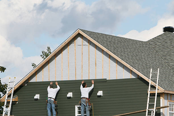 Professional Siding Installation technician working in Willow Springs, IL